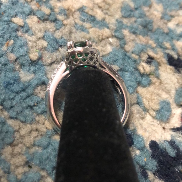 Round Green & White Topaz Ring - Picture 3 of 5